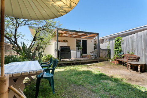 METRES TO THE BEACH - MORNINGTON - Accommodation Melbourne 3