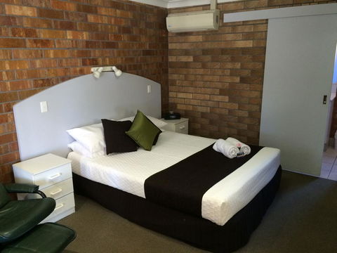 Miles Outback Motel - Accommodation Melbourne 0
