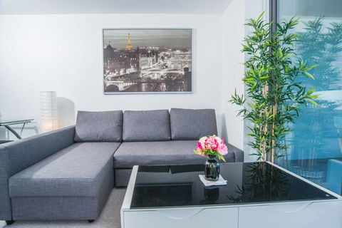 Minimalism Modern Apartment, Waterview, Parking, IGA - Accommodation Melbourne 2