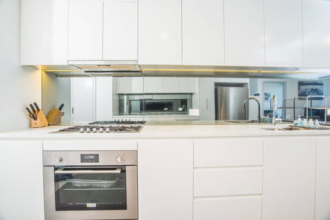 Minimalism Modern Apartment, Waterview, Parking, IGA - Accommodation Melbourne 3
