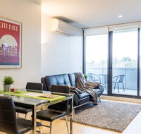 Modern 1 Bedroom Apartment In Tranquil Parklands - Accommodation Melbourne