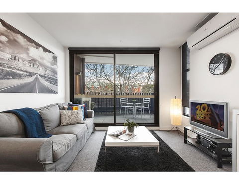 Modern 2 Bed Apartment In Trendy Collingwood - Accommodation Melbourne 0