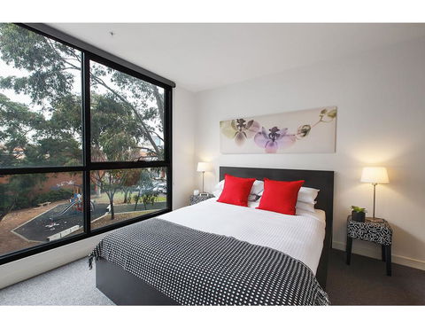 Modern 2 Bed Apartment In Trendy Collingwood - Accommodation Melbourne 1