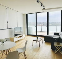 Modern Designer 2BR Apartment Near Airport  Beach - Accommodation Melbourne