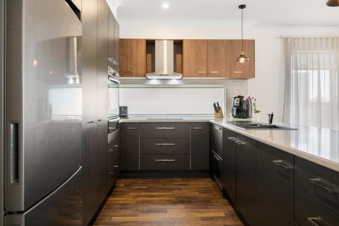Modern Seaside Getaway Mornington - Accommodation Melbourne 3