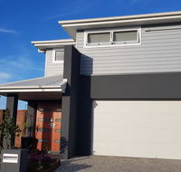 Modern two-story Hampton Style house - Accommodation Melbourne