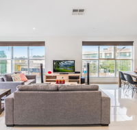 Modern Unit With Balconies Near Melbourne Airport - Accommodation Melbourne