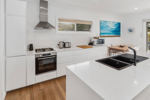 Modern, Charming And Characterful. Fully Renovated - Accommodation Melbourne 2