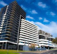 Modern Clean Luxury at the Right Price..... - Accommodation Melbourne