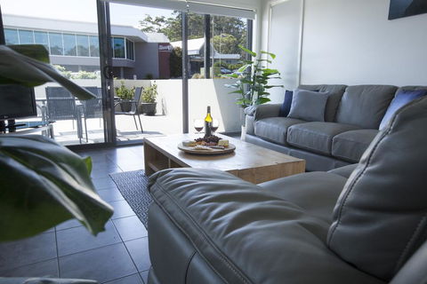 Mollymook Luxury Beachfront Apartment 3 - Accommodation Melbourne 3