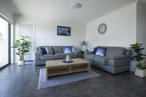 Mollymook Luxury Beachfront Apartment 3 - Accommodation Melbourne 2