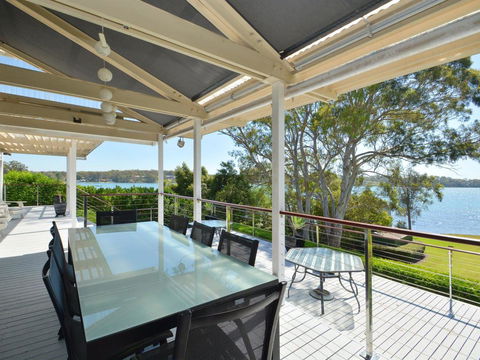 Morisset Bay Waterfront Views Lake House Looking Over Trinity Marina - Accommodation Melbourne 0
