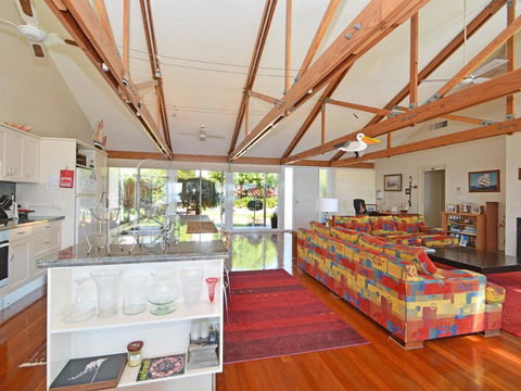 Morisset Bay Waterfront Views Lake House Looking Over Trinity Marina - Accommodation Melbourne 2
