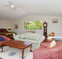 Morisset Waterfront 1bdr Studio looking over Trinity Marina - Accommodation Melbourne