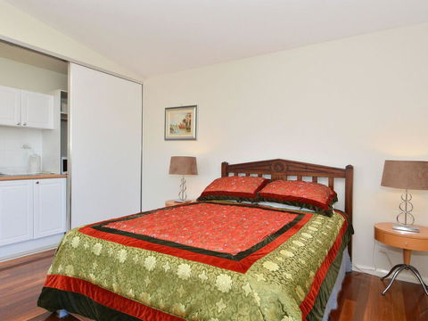 Morisset Waterfront 1bdr Studio Looking Over Trinity Marina - Accommodation Melbourne 3