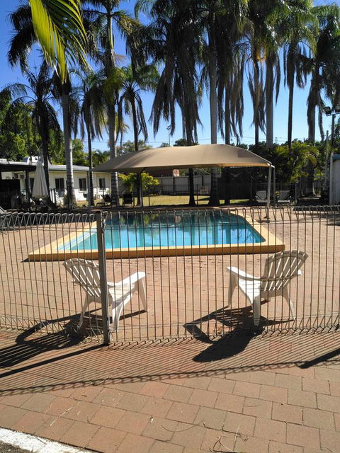 Mt Isa Irish Club Accommodation - Melbourne 4u 3