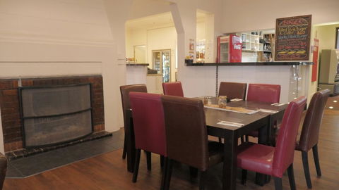 National Hotel Toowoomba - Accommodation Melbourne 0