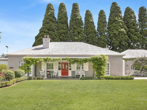 Nattai Lodge - House & Cottage In Beautiful Garden - Accommodation Melbourne 0