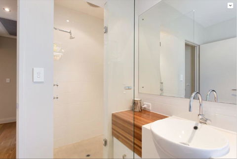 Adele's Luxury South Beach Apartment With King Bed - Accommodation Melbourne 16