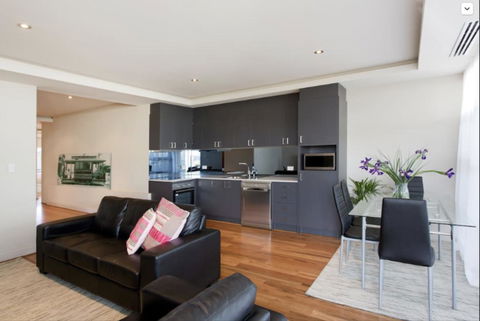 Adele's Luxury South Beach Apartment With King Bed - Accommodation Melbourne 10