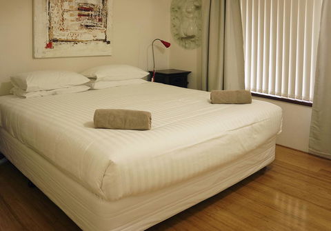 Suffolk House - Accommodation Melbourne 12