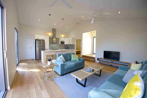Sunny Blinco Street House - Accommodation Melbourne 2