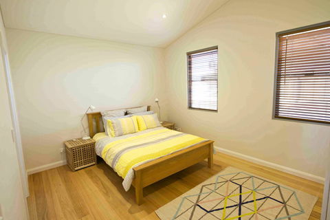 Sunny Blinco Street House - Accommodation Melbourne 8