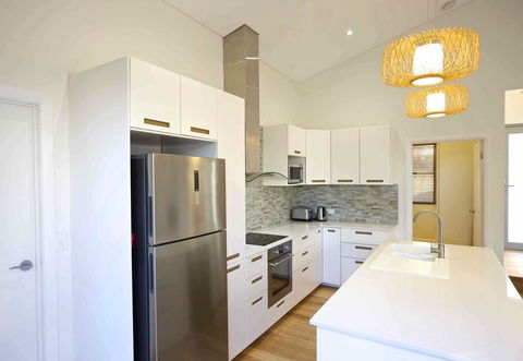 Sunny Blinco Street House - Accommodation Melbourne 5