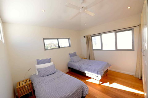 Sunny Blinco Street House - Accommodation Melbourne 10