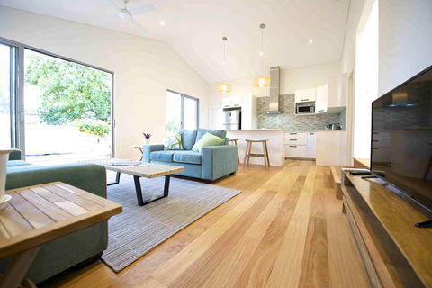 Sunny Blinco Street House - Accommodation Melbourne 1