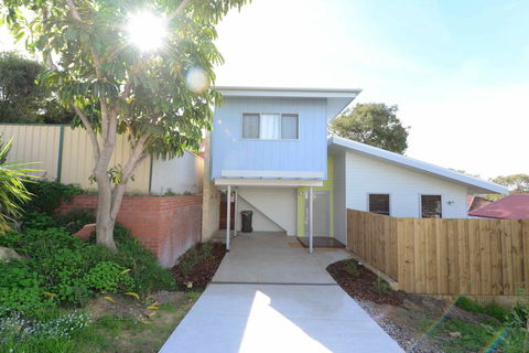 Sunny Blinco Street House - Accommodation Melbourne 13