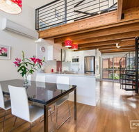 Spacious Central Townhouse - Accommodation Melbourne