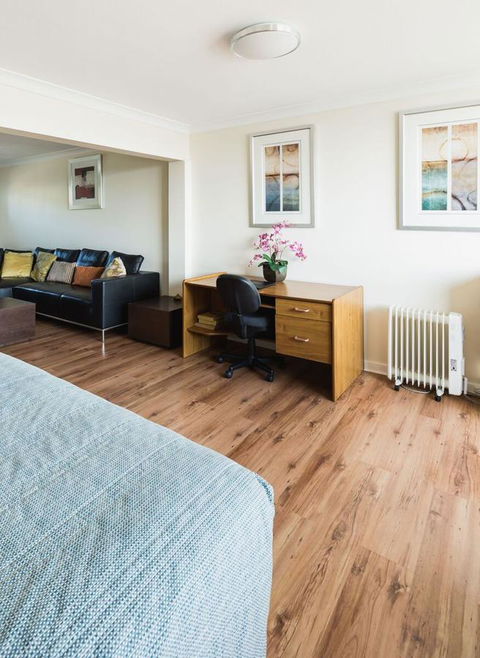 Studio 208 With Ocean Views - Accommodation Melbourne 12