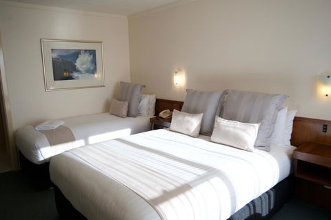SureStay Hotel By Best Western The Clarence On Melville - Accommodation Melbourne 0