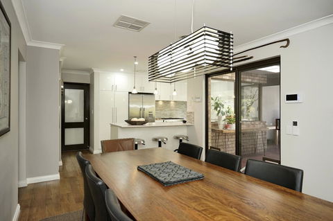 Marcus Villa Booragoon - Accommodation Melbourne 13