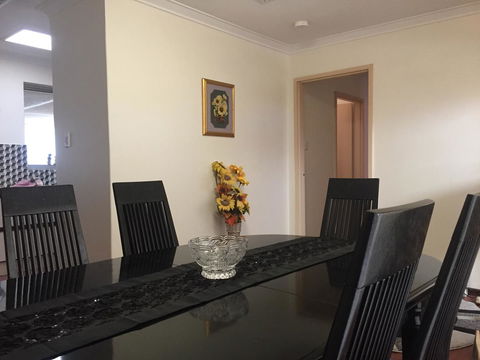 â˜… Stylish Family Home! â˜… - Accommodation Melbourne 7