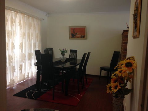 â˜… Stylish Family Home! â˜… - Accommodation Melbourne 8