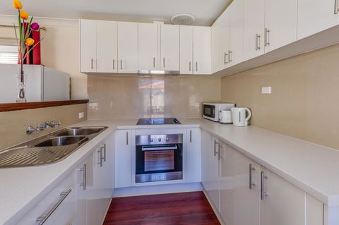 Brilliant, Neat, Convenient, Family-friendly House - Accommodation Melbourne 5