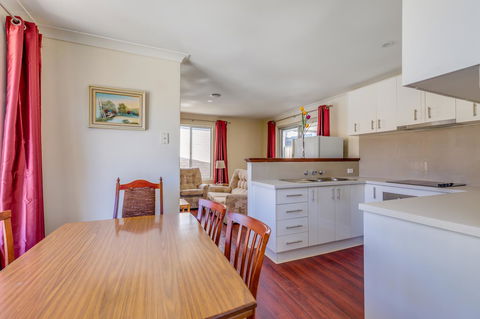 Brilliant, Neat, Convenient, Family-friendly House - Accommodation Melbourne 3