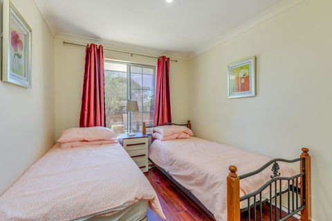 Brilliant, Neat, Convenient, Family-friendly House - Accommodation Melbourne 10