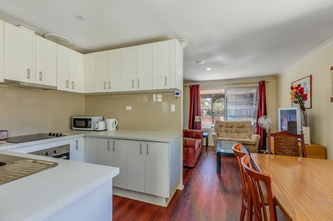 Brilliant, Neat, Convenient, Family-friendly House - Accommodation Melbourne 4