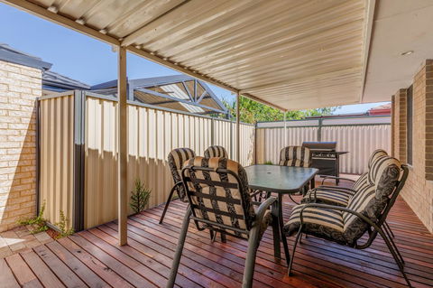 Brilliant, Neat, Convenient, Family-friendly House - Accommodation Melbourne 13