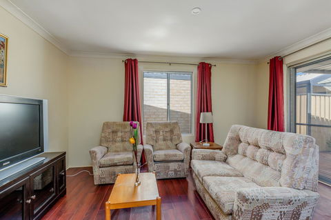 Brilliant, Neat, Convenient, Family-friendly House - Accommodation Melbourne 6