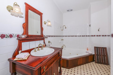 Rosebridge House Bed & Breakfast Adult Retreat - Accommodation Melbourne 10