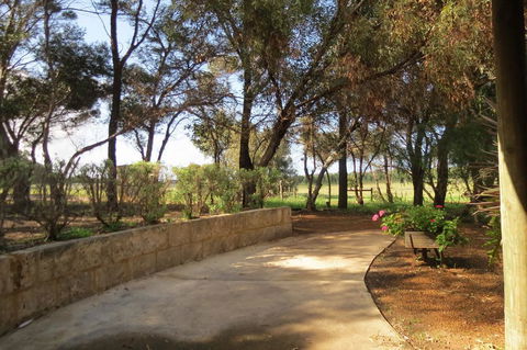 Bentwood Olive Grove Accommodation - Melbourne 4u 2