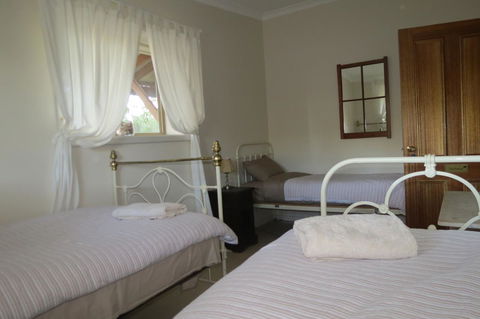 Bentwood Olive Grove Accommodation - Melbourne 4u 5