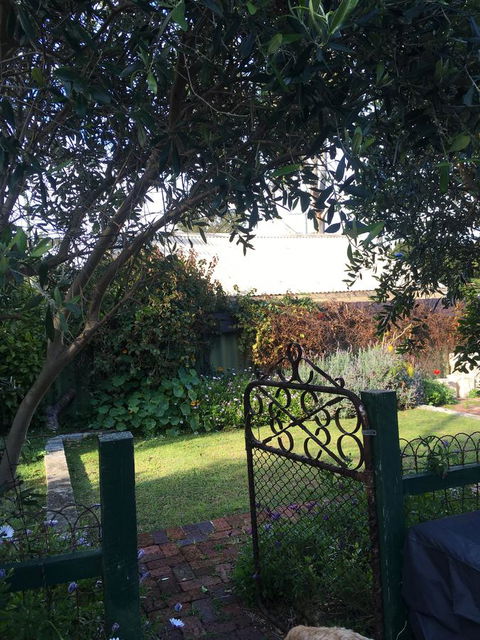 RoseMoore Bed & Breakfast - Melbourne 4u 1