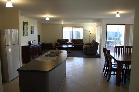 Byford House On The Scarp - Accommodation Melbourne 1