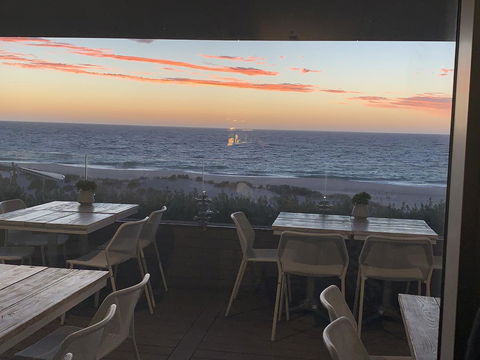 SEA BREEZE â€“ Between Cottesloe Beach & Swan River - Melbourne 4u 22