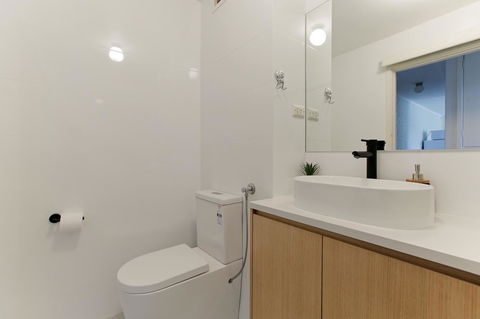 SEA BREEZE â€“ Between Cottesloe Beach & Swan River - Melbourne 4u 3